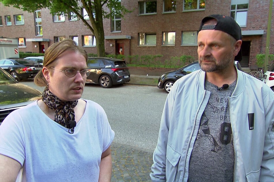 Mit dem Sammeln von Pfandflaschen verdient sich das arbeitslose Paar etwas Geld dazu.