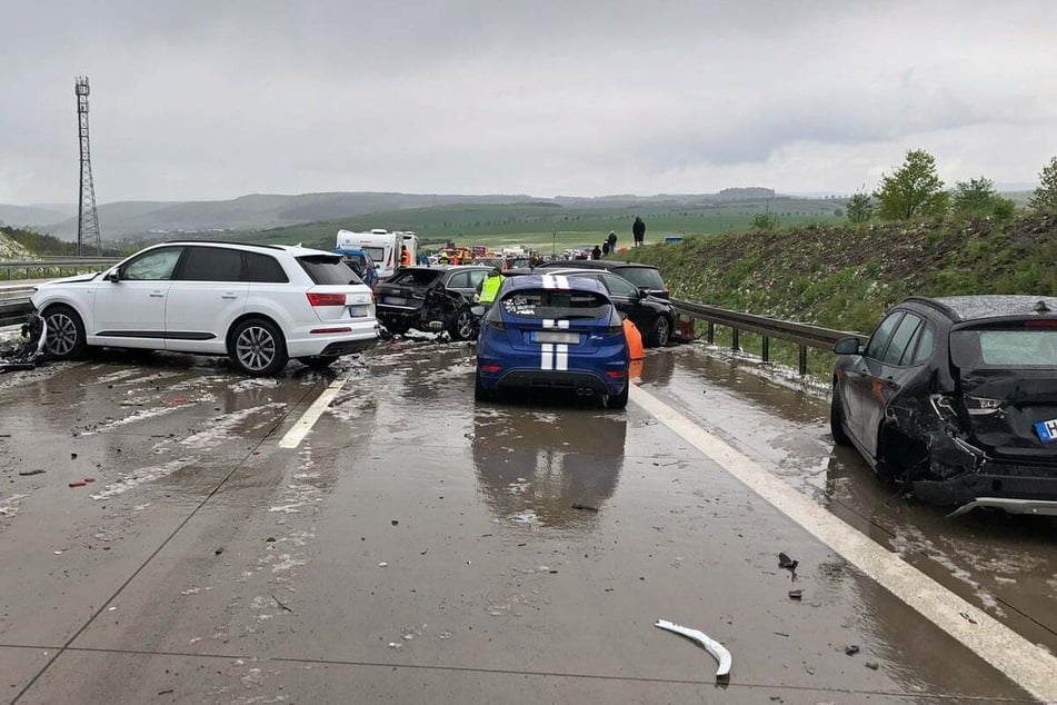 Im April 2019 gab es eine Massenkarambollage nach einem Unfall auf der A71.