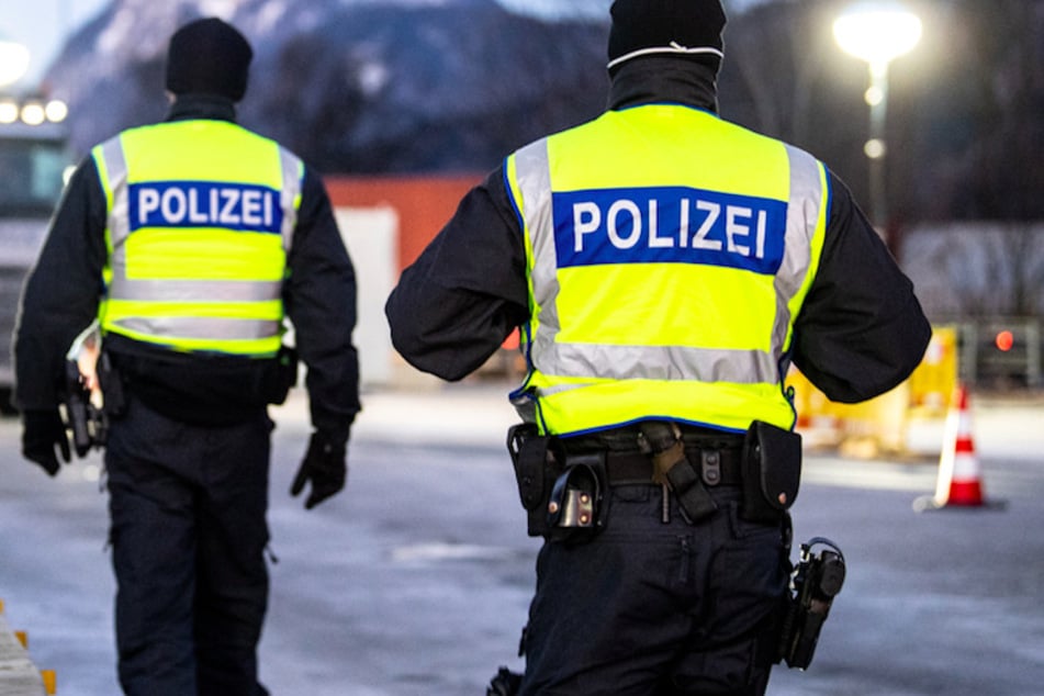Die Polizei durchsuchte in Bayern Arztpraxen. (Symbolbild)