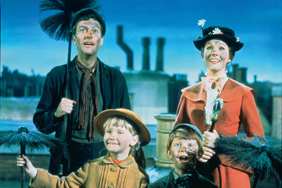 Mary Poppins (Julie Andrews, 88, r.) verzaubert Groß und Klein.