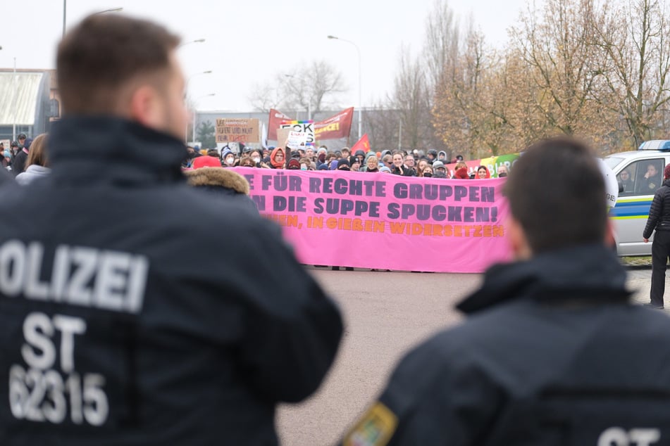 Landtagsabgeordneter bei Protest gegen rechte Buchmesse angegriffen