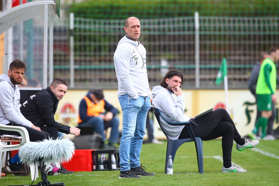 FSV-Coach Joe Enochs (49) sah ein zähes Spiel - die kampfstarken Chemiker waren trotz fehlender Wettkampfpraxis nur schwer zu knacken.