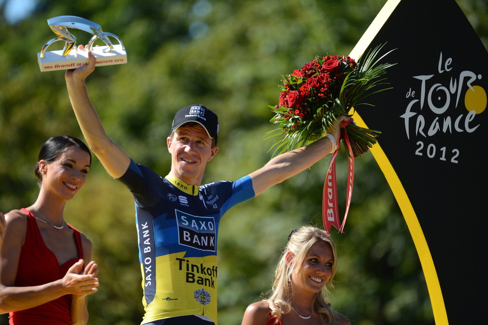 2012 feierte Chris Anker Sørensen (†37) seine Auszeichnung als kämpferischster Fahrer nach der 20. und letzten Etappe der Tour de France.