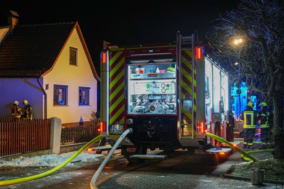 Als die Feuerwehr eintraf, stand die Garage bereits in Vollbrand.