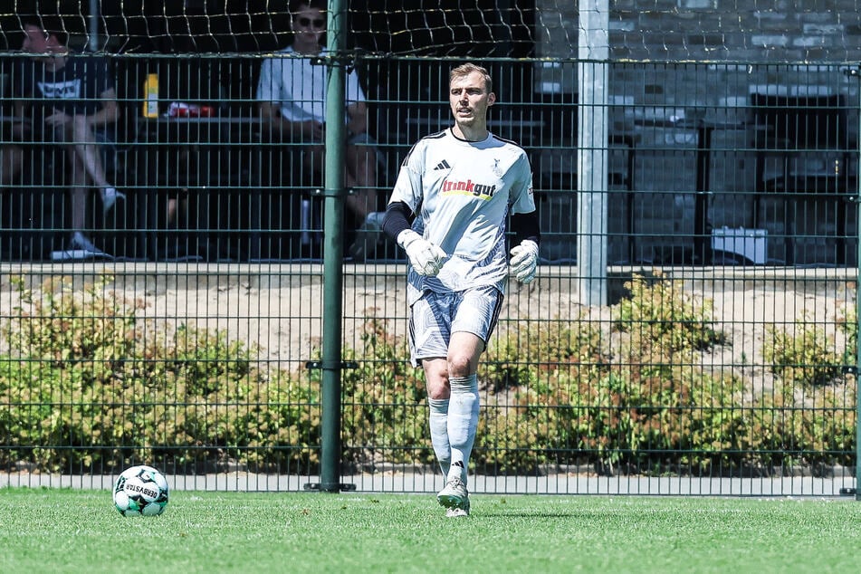 Toni Stahl (26) durfte sich schon im Testspiel im Tor des MSV Duisburg beweisen.
