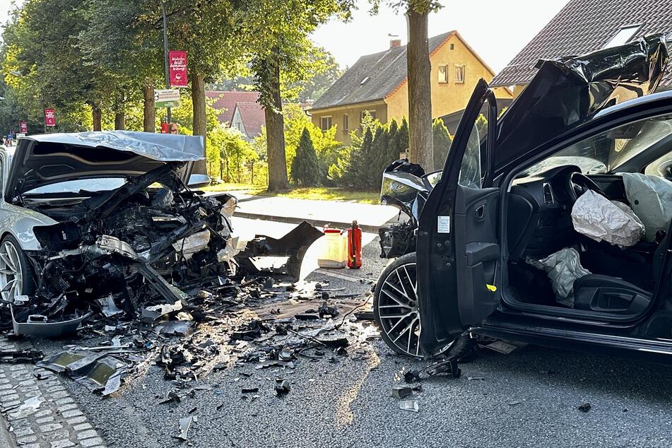 Nach einem Crash auf der Promenadenstraße in Görlitz mussten zwei Fahrzeuge mit Totalschaden abgeschleppt werden.