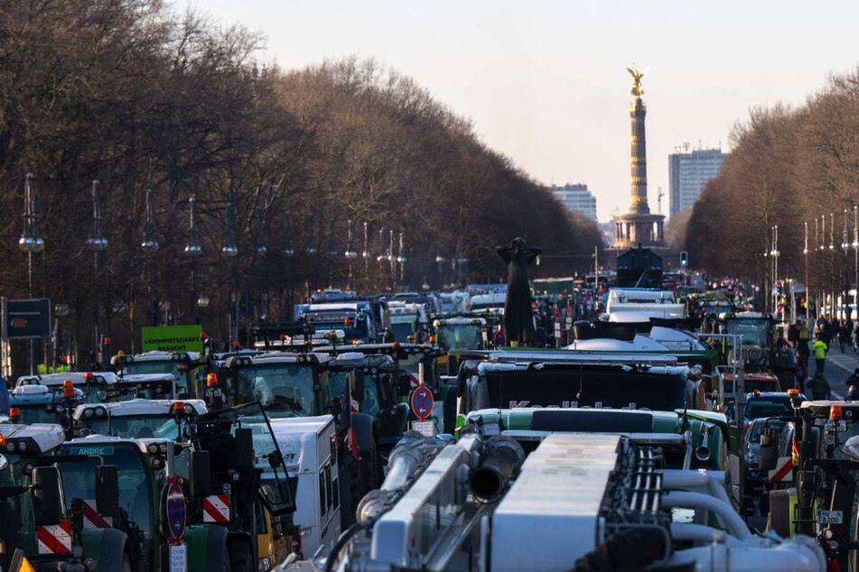 Berlin: Bauernproteste in Berlin: Straße des 17. Juni bleibt auch am Dienstag gesperrt