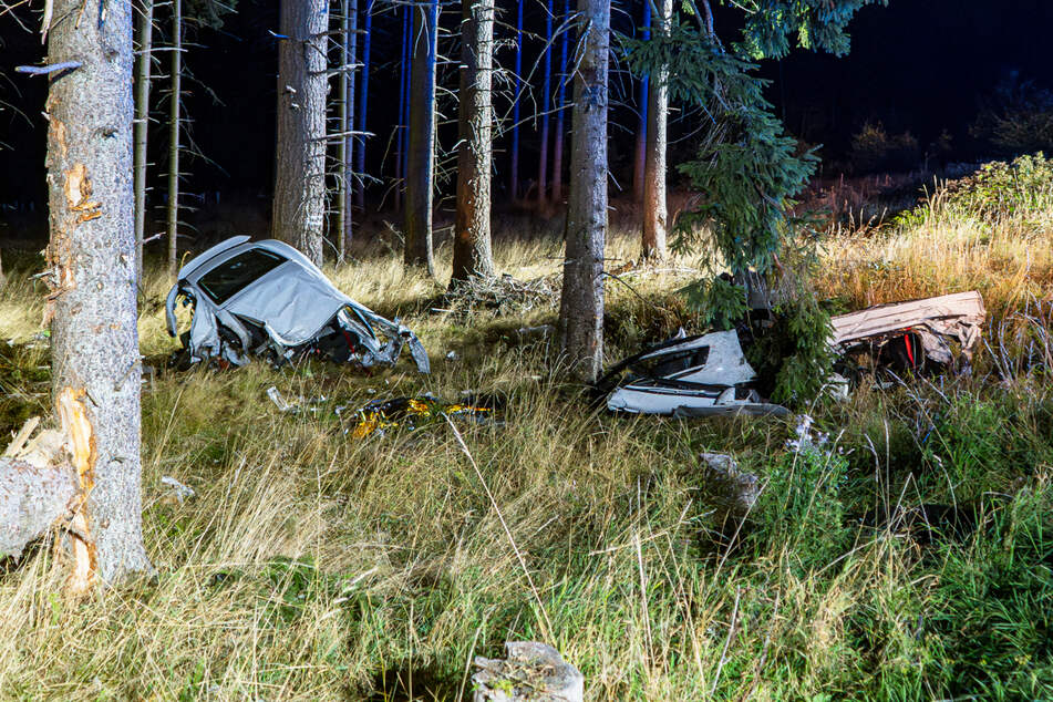 Zwei Menschen sind bei einem Unfall in Hessen gestorben.