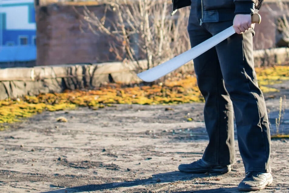 Ein 24-Jähriger mit einer Machete hat am Donnerstagmorgen einen Polizeieinsatz ausgelöst. (Symbolfoto)