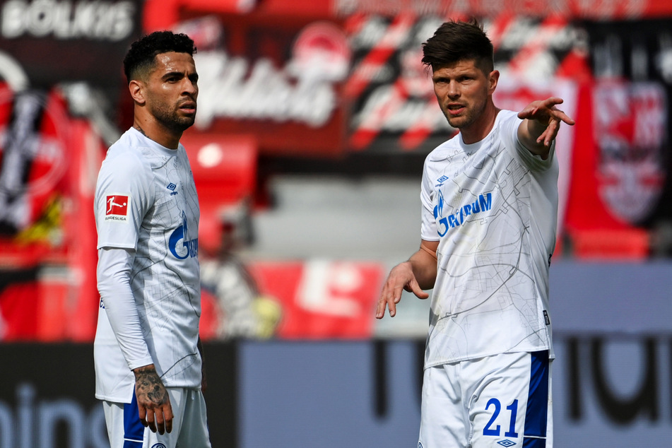 Klaas-Jan Huntelaar (r.) stand erstmals seit dem 13. Mai 2017 wieder in der Startaufstellung des FC Schalke 04 - und traf direkt wieder!