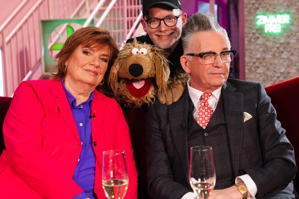 Mit dabei sind dann auch Martin Reinl (51) und seine Puppe Wiwaldi.