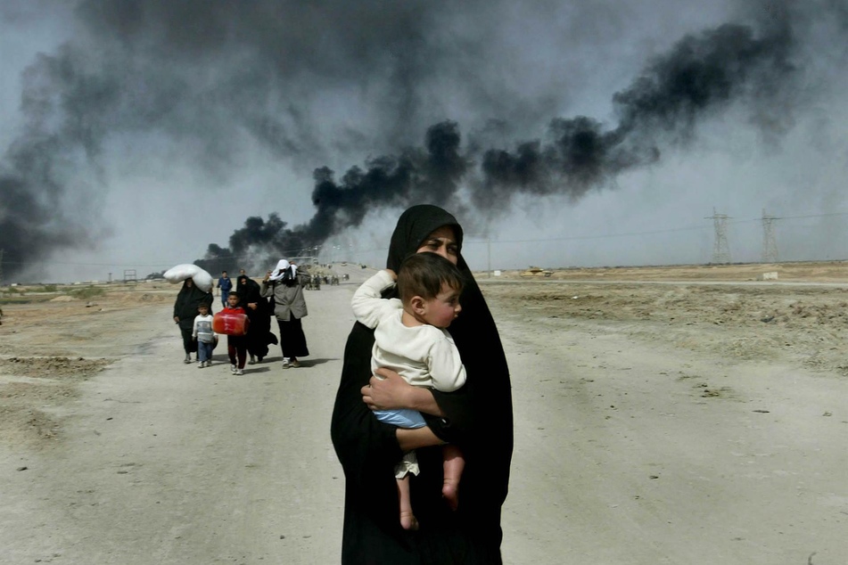 Diese Mutter und ihren Sohn fotografierte Anja Niedringhaus im Jahr 2003, als sie sich gerade auf der Flucht aus der irakischen Stadt Basra befanden.
