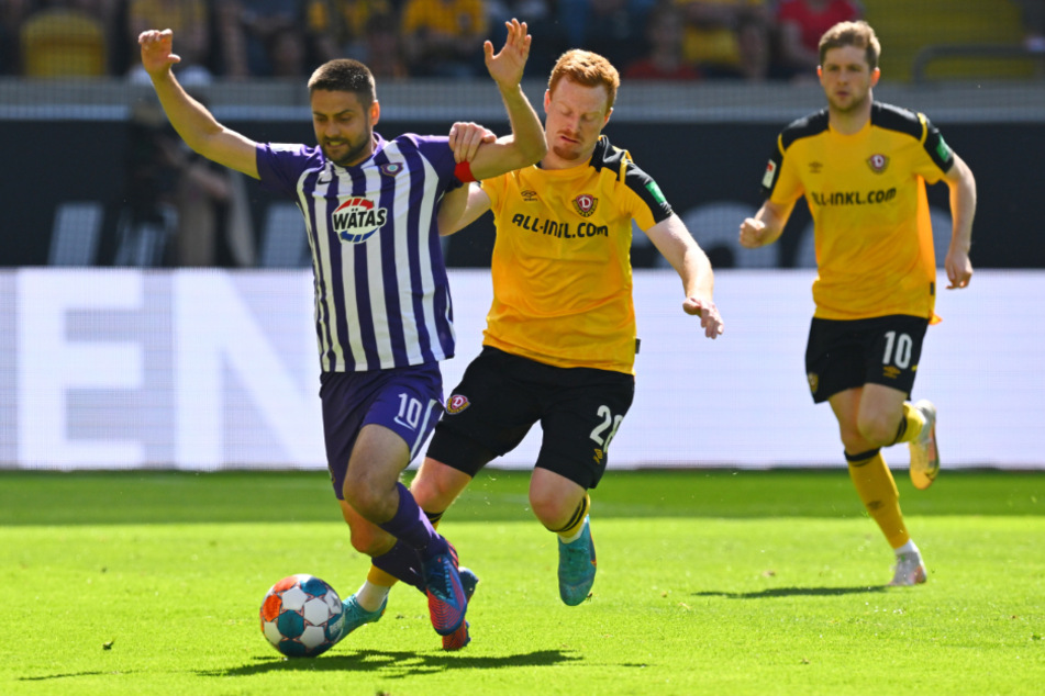 Das Sachsenderby war wie immer sehr zweikampfbetont. FCE-Kapitän Dimitrij Nazarov (l.) traf im ersten Durchgang zudem bereits in der 4. Minute die Latte.