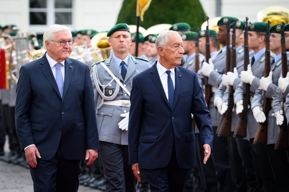Bundespräsident Steinmeier (l.) eröffnete das Bürgerfest am Freitag in Berlin mit seinem portugiesischen Kollegen Marcelo Rebelo de Sousa (76).