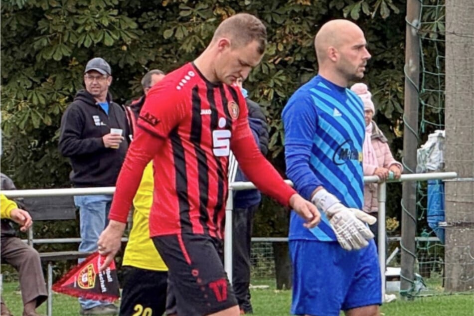 Hängende Köpfe in Emseloh: Vorjahres-Finalist 1. FC Stendal ist hier ausgeschieden.