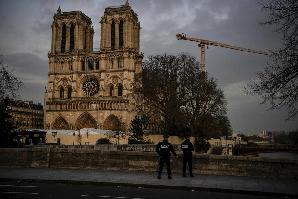 Auch das Umfeld der Notre Dame ist menschenleer.