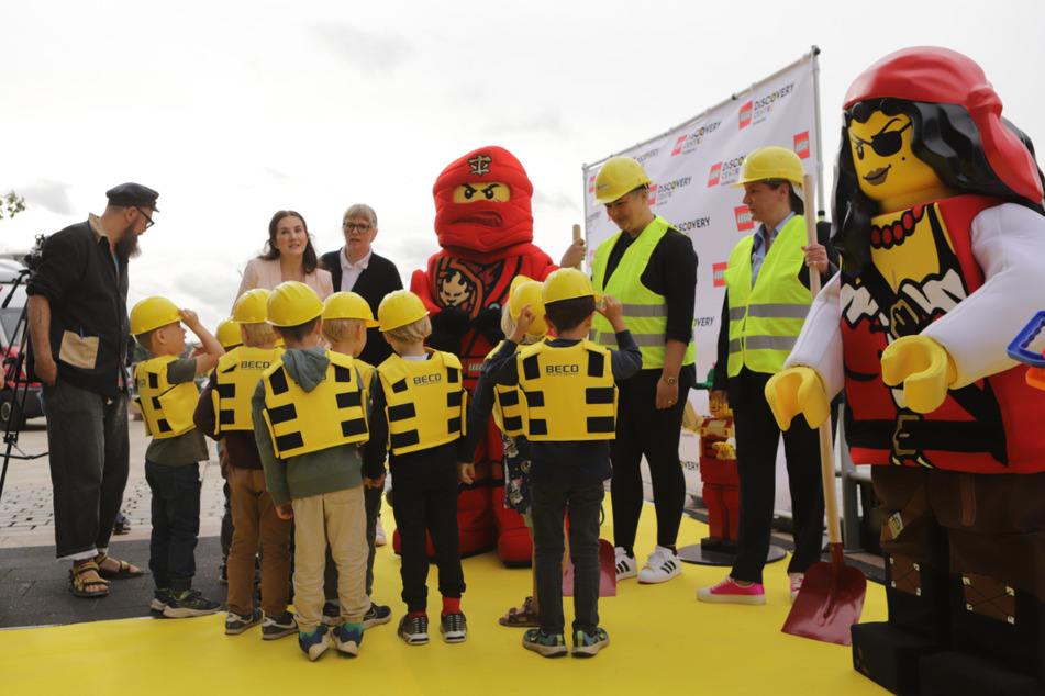 Hamburg: Lego feiert Baustart: Kinder haben fast nur Augen für Ninja