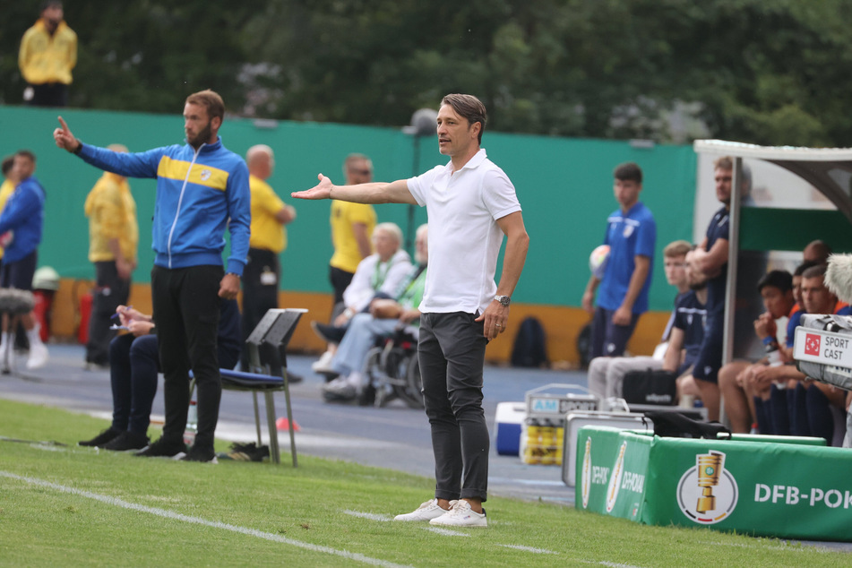 In der vergangenen Saison machte der FCC dem VfL Wolfsburg um Trainer Niko Kovač (51, Mitte) das Leben lange Zeit schwer.