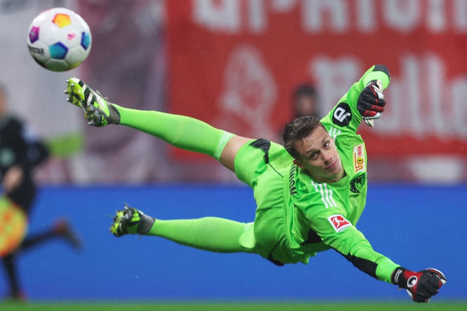 Alexander Schwolow (33) könnte in der kommenden Saison für den Aufsteiger 1. FC Köln zwischen den Pfosten fliegen.