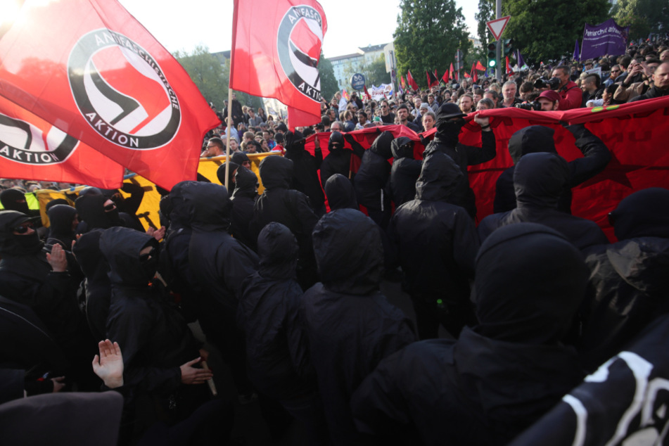 Auf Indymedia hatten Unbekannte sich nach der Attacke durch Vermummte geäußert. (Symbolbild)