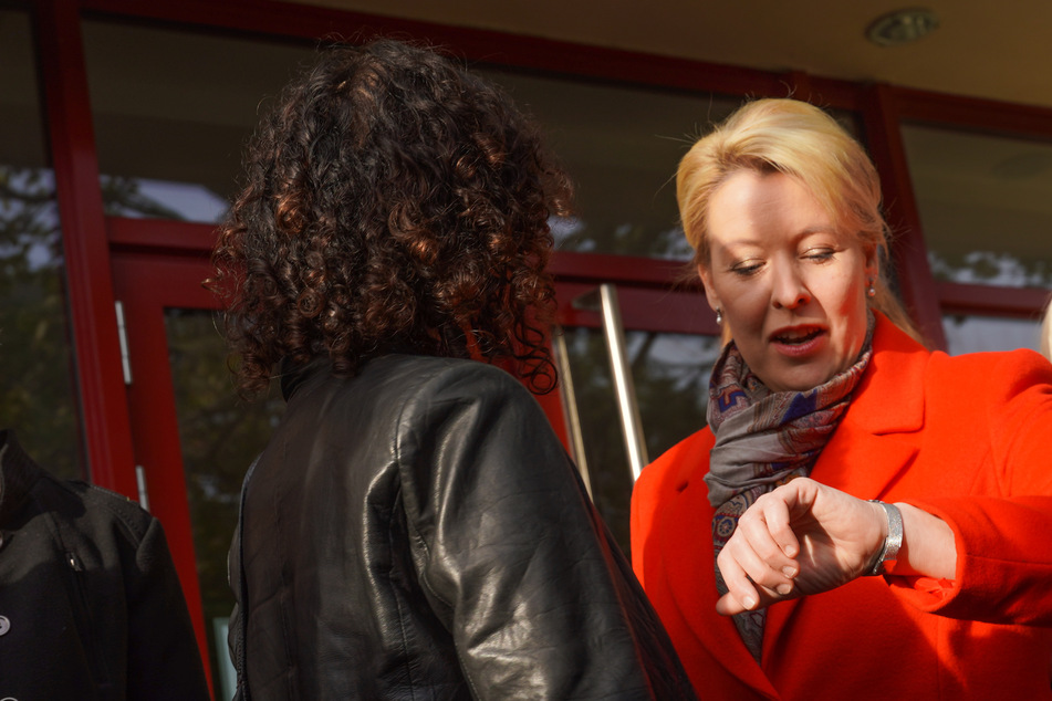 SPD-Landesvorsitzende Franziska Giffey (43, r.) und Grünen-Politikerin Bettina Jarasch (52) sind sich noch uneinig über den dritten Regierungspartner.