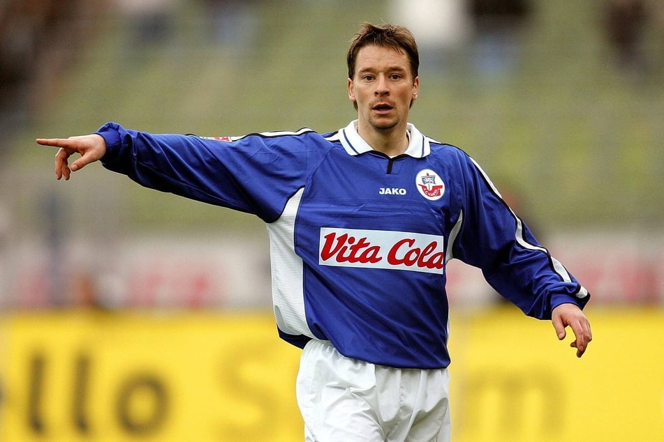 Dieses Bild ist 20 Jahre alt und aktueller denn je: Ronald Maul (heute 52) war früher Führungsspieler bei Hansa und wird jetzt Vorstandsboss.