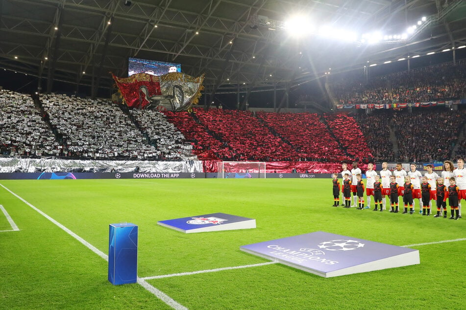 Lange her: RB Leipzigs Champions League Spiel 2019 gegen Benfica Lissabon (2:2) fand noch vor voller Hütte statt.