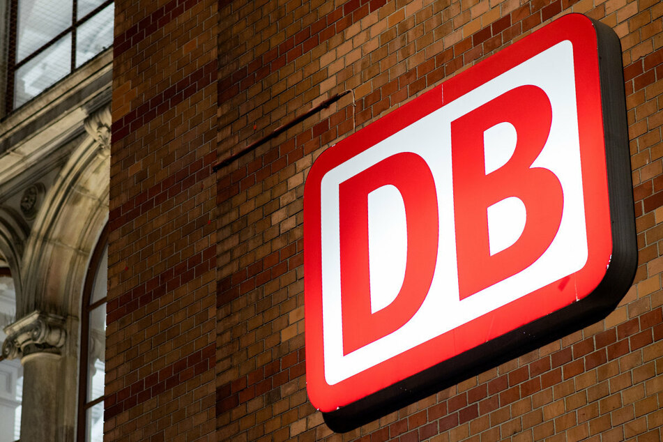 Die Deutsche Bahn (DB) steht in München in der Kritik.