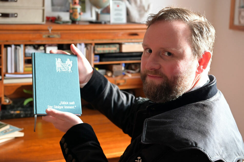 Autor Heino Neuber (43) präsentiert das neue Buch zur Geschichte des Steigerliedes.