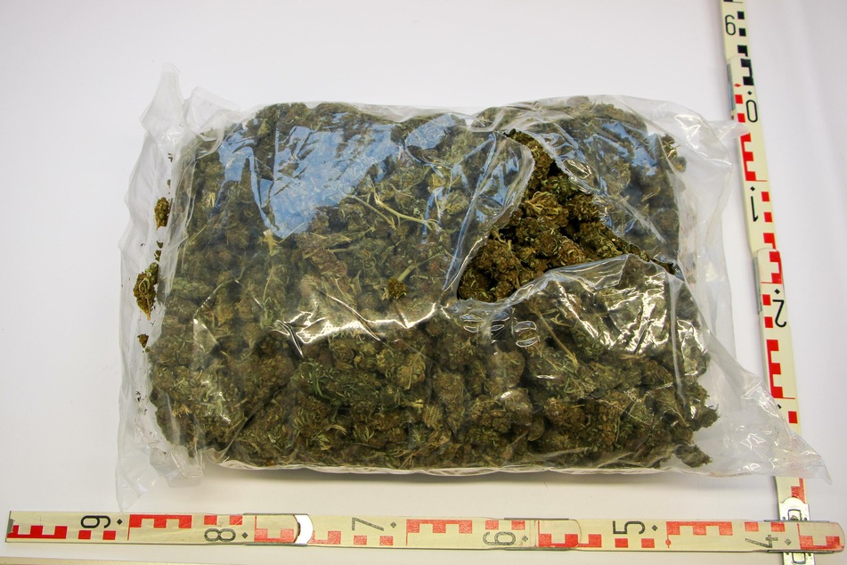 Fast ein Kilo Marihuana bei Kontrolle entdeckt