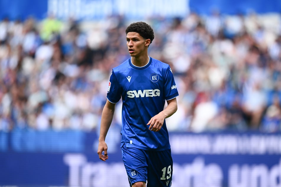 Louey Ben Farhat (20) wird zum KSC-Rekordabgang, trägt das blaue Trikot vorerst aber weiter.