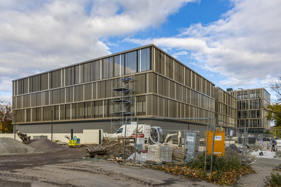 Noch immer wird im BSZ für Wirtschaft an der Freiberger Straße gebaut.