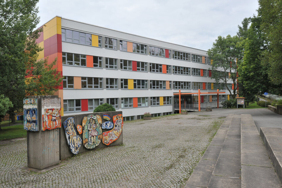 Unbekannte brachen in der Nacht zum Montag in die Schule "Johannes Trüper" in Chemnitz ein. Es ist der zweite Einbruch in diese Schule.