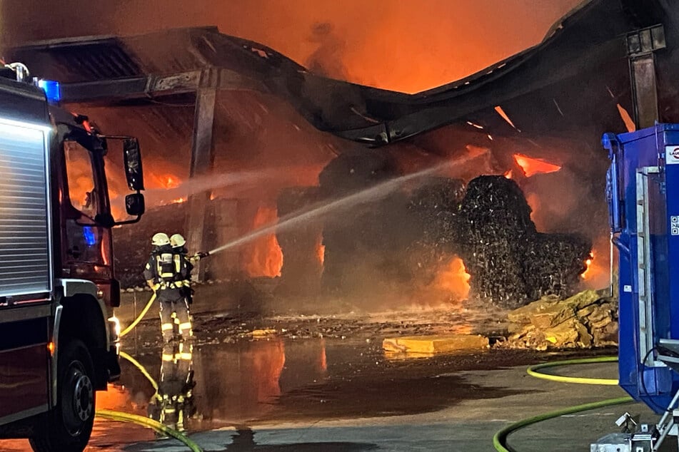 Der Feuerwehreinsatz dauerte bis in die Morgenstunden an.