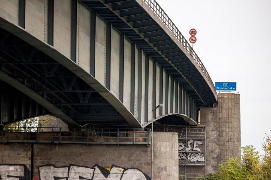 Die Berliner Brücke zwischen den Autobahnkreuzen Duisburg und Duisburg-Nord zählt zu den längsten Straßenbrücken Deutschlands.