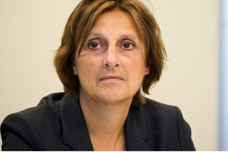 Britta Ernst (59, SPD), Brandenburger Ministerin für Bildung, Jugend und Sport, nimmt an einer Pressekonferenz teil.