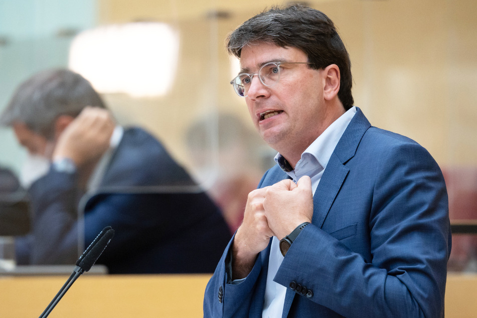 SPD-Fraktionschef Florian von Brunn (52) hat beim Thema Verkehrswende in Bayern sehr klare Vorstellungen für den Freistaat.