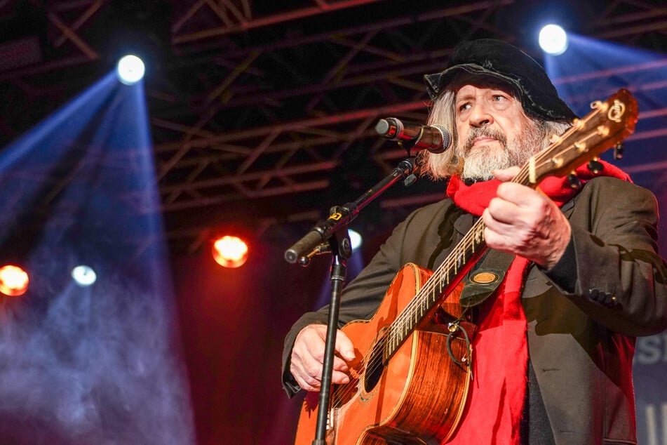 Dresden: Wie einst John Lennon: Dresdner Musiker kämpft für Frieden im Bett