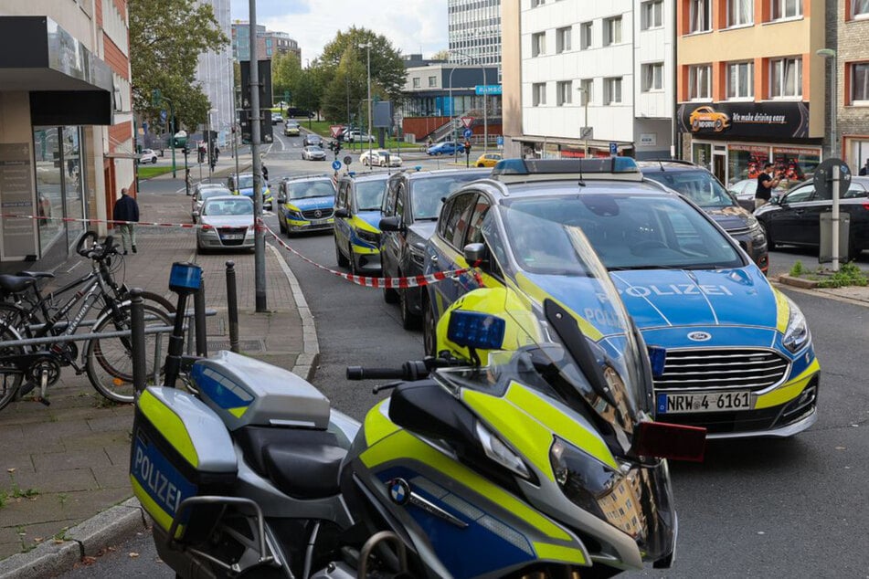 Mitten in Essen haben zwei Männer einem Häftling zur Flucht verholfen.