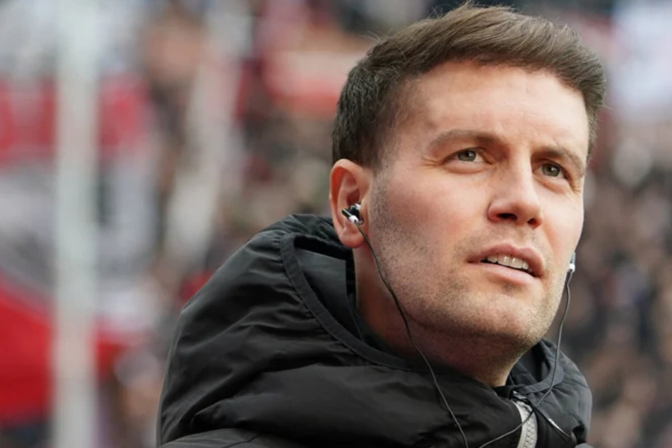 St.-Pauli-Coach Fabian Hürzeler (31) hat seinen Vertrag noch einmal verlängert.