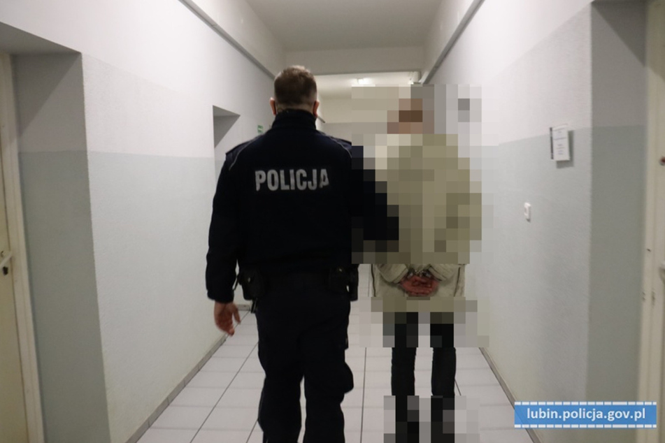 Der Tierquäler wurde auf das Revier mitgenommen. Er wurde wegen Tiermissbrauchs angezeigt.