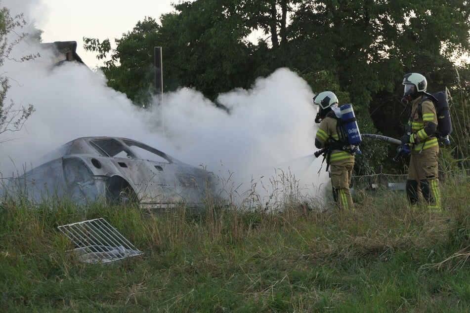 Die Feuerwehr löschte und verhinderte so weitere Schäden.