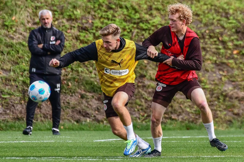 Juventus Turin soll ein Auge auf St.-Pauli-Talent Marwin Schmitz (18, r) geworfen.