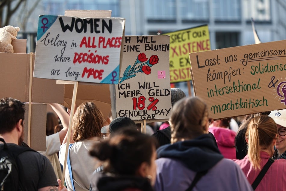 Zum Weltfrauentag demonstrierten am Samstag Tausende Menschen in Berlin.