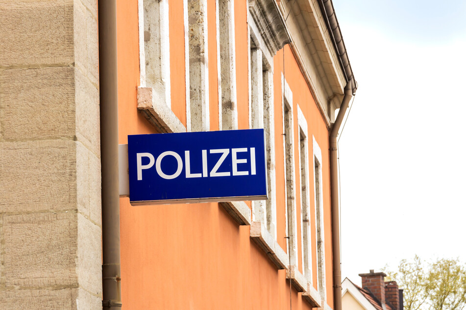 Vor einer Polizeiwache im Rhein-Erft-Kreis hat sich eine skurrile Szene abgespielt. (Symbolbild)