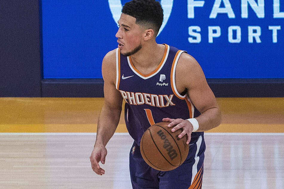 Devin Booker scored a season-high 48 points in the Suns' win over the Spurs.