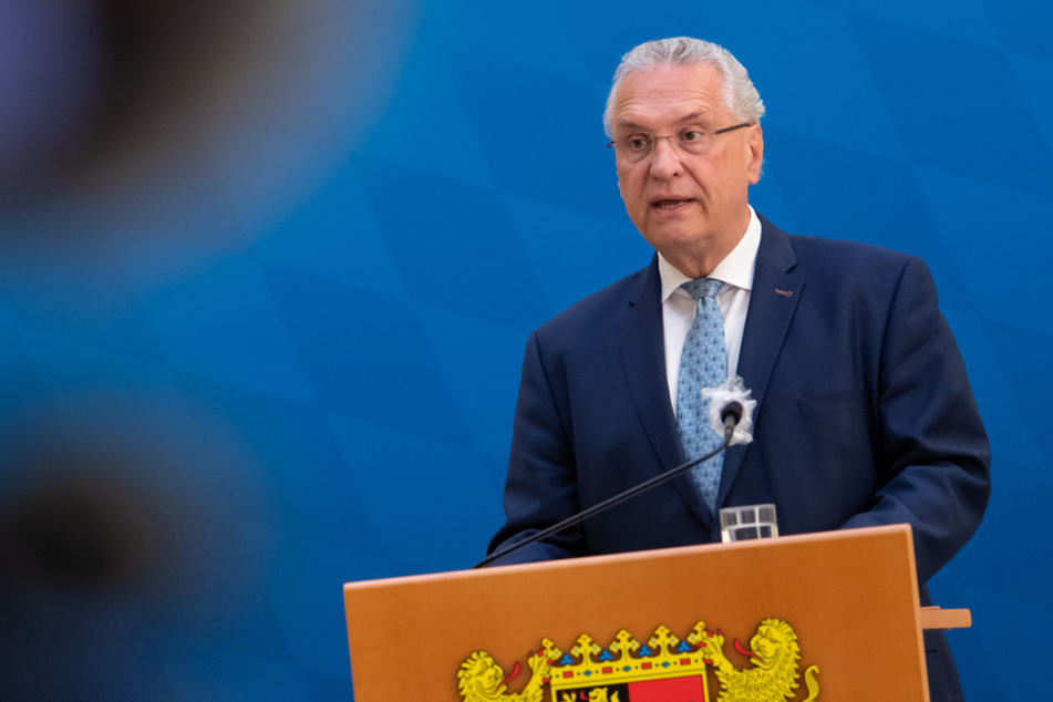 Bayerns Innenminister Joachim Herrmann (CSU) hat gute Nachrichten - zumindest für so manchen Raser. (Archiv)