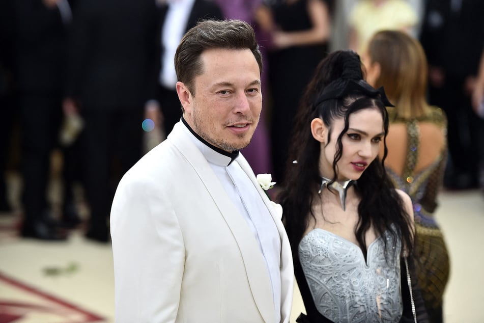 Elon Musk und die kanadische Musikerin Grimes trennten sich im vergangenen September, kurz nach der Geburt ihres dritten Kindes, Sohn Tau.