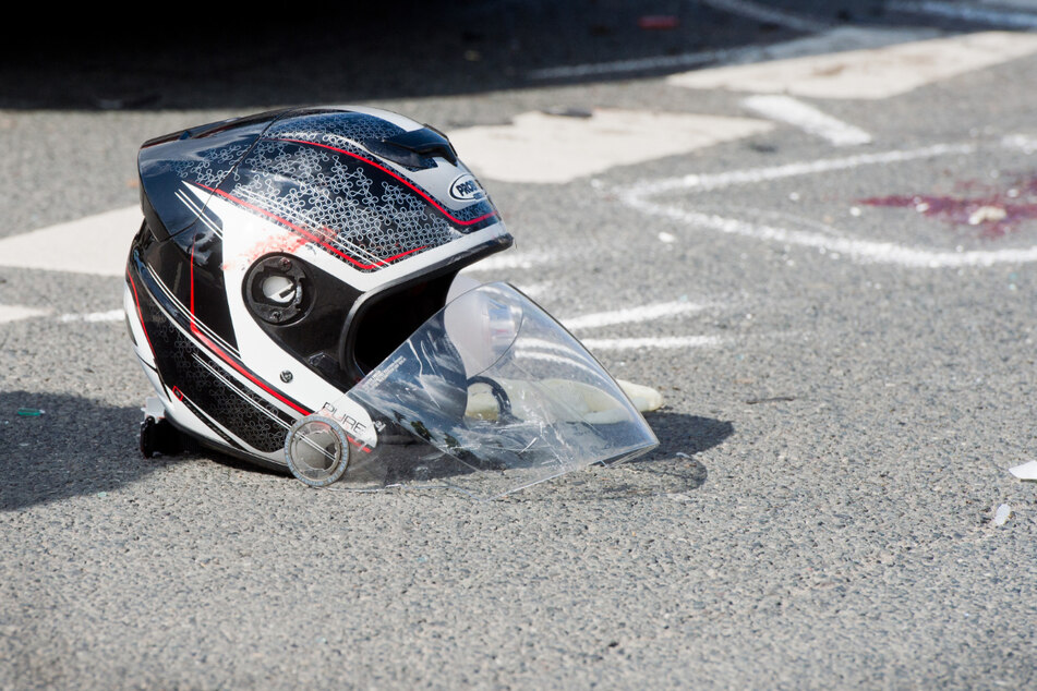 Tragisches Überhomanöver: Autofahrer übersieht Motorradfahrschüler