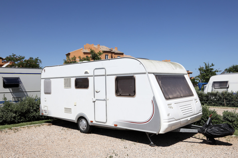 Die Familie zahlte den Restbetrag und freute sich auf ihren neuen Wohnwagen. (Symbolbild)